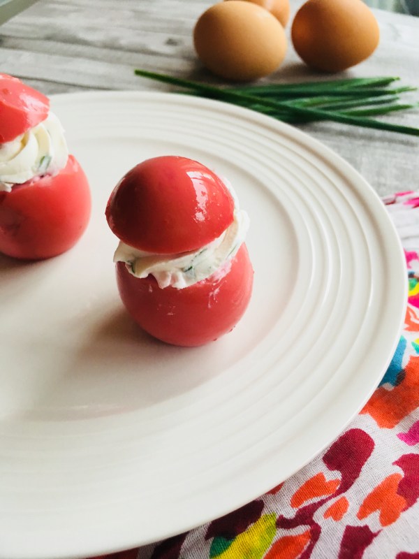 Oeufs roses au chèvre