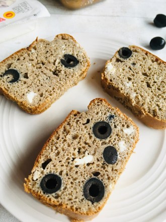 Pain apéritif féta et olives